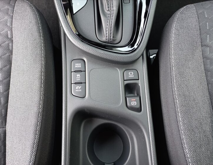 Toyota Yaris Cross CUV / Crossover 1,5 l 68 kw