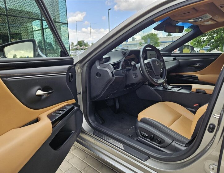 Lexus ES 300h Sedan 2,5 l 160 kw