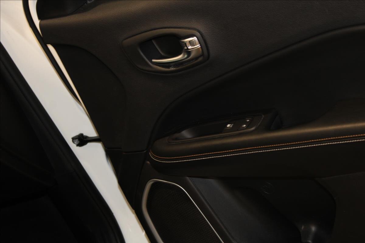 Jeep Compass SUV / Terénní 2,0 l 103 kw