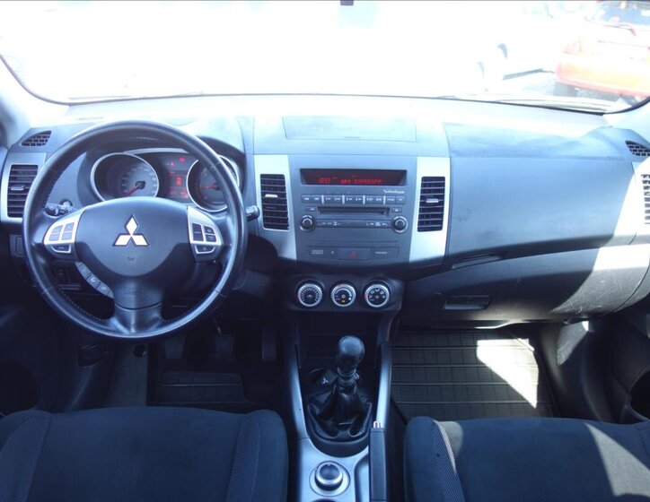 Mitsubishi Outlander SUV 2,0 l 103 kw