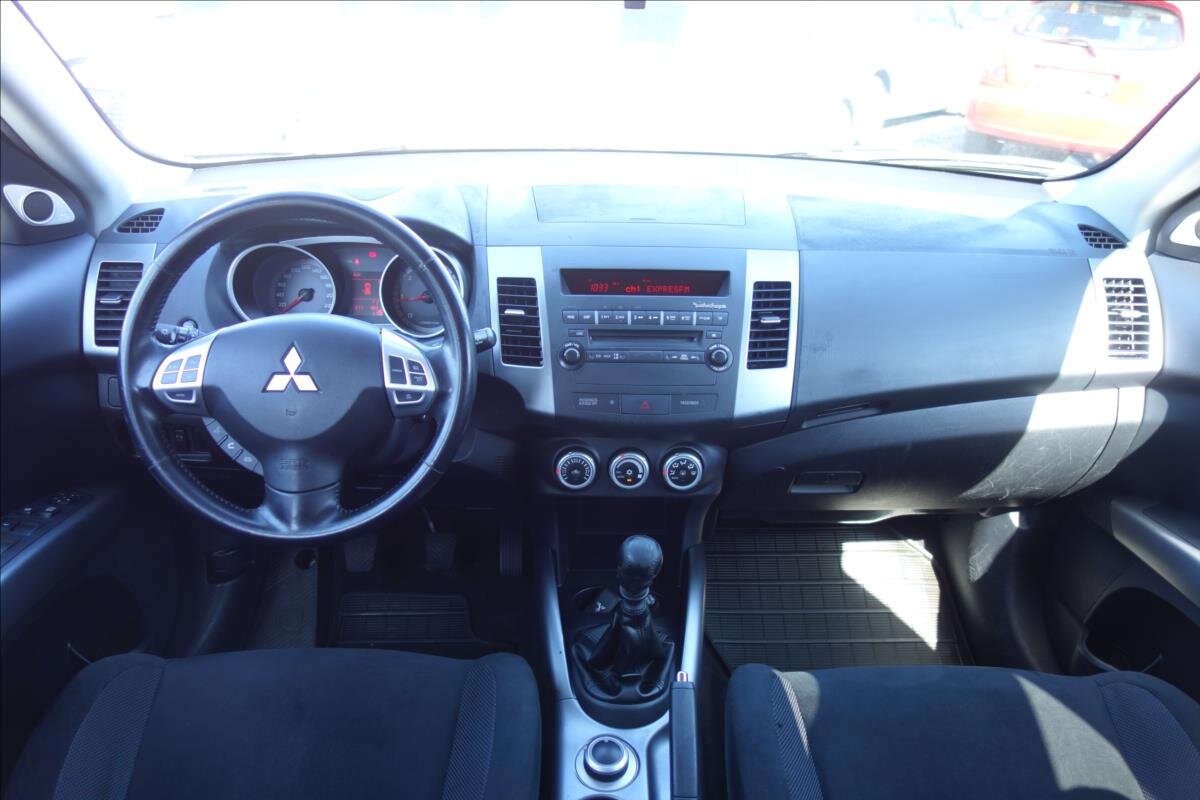 Mitsubishi Outlander SUV 2,0 l 103 kw