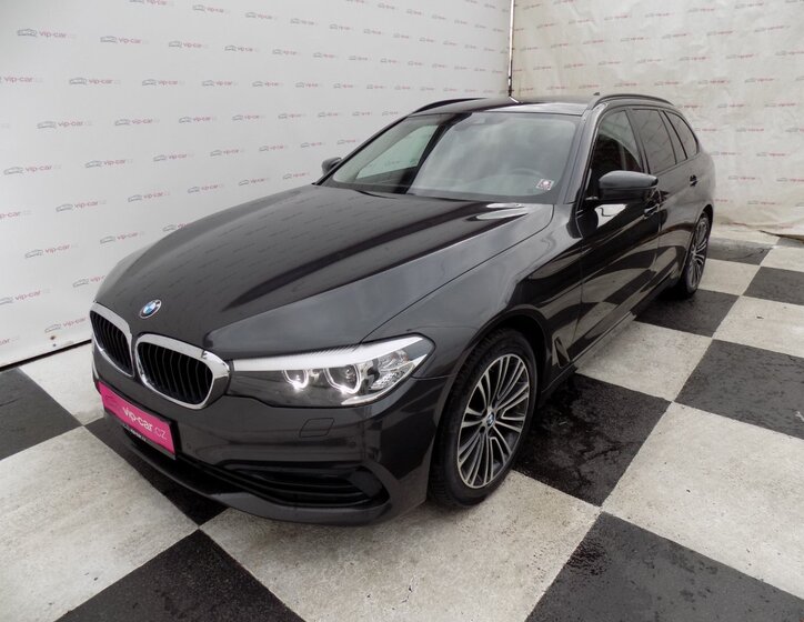 BMW Řada 5 Kombi 3,0 l 195 kw