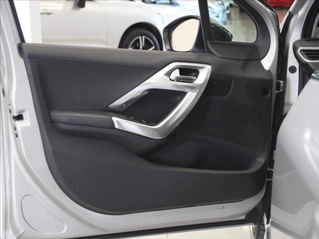 Peugeot 208 Hatchback 1,2 l 81 kw