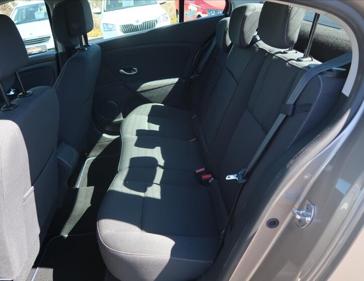 Renault Fluence Sedan / Limuzína 1,6 l 81 kw