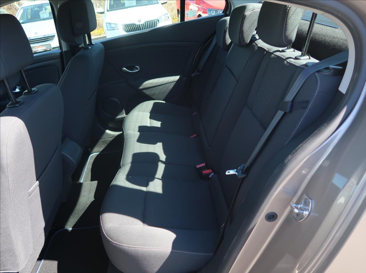 Renault Fluence Sedan / Limuzína 1,6 l 81 kw