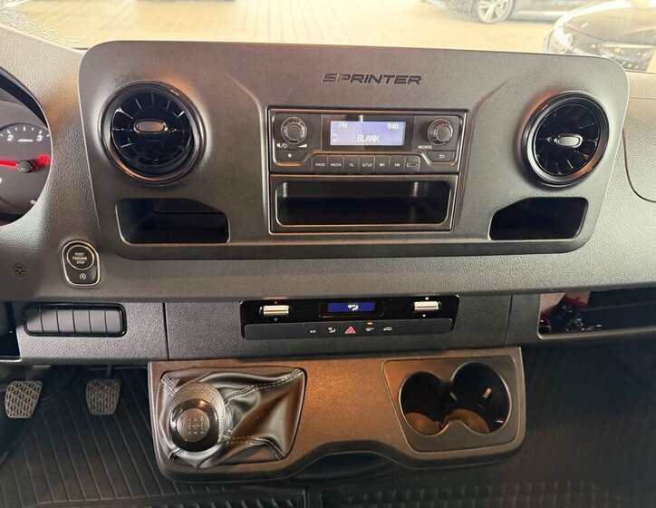 Mercedes-Benz Sprinter 13