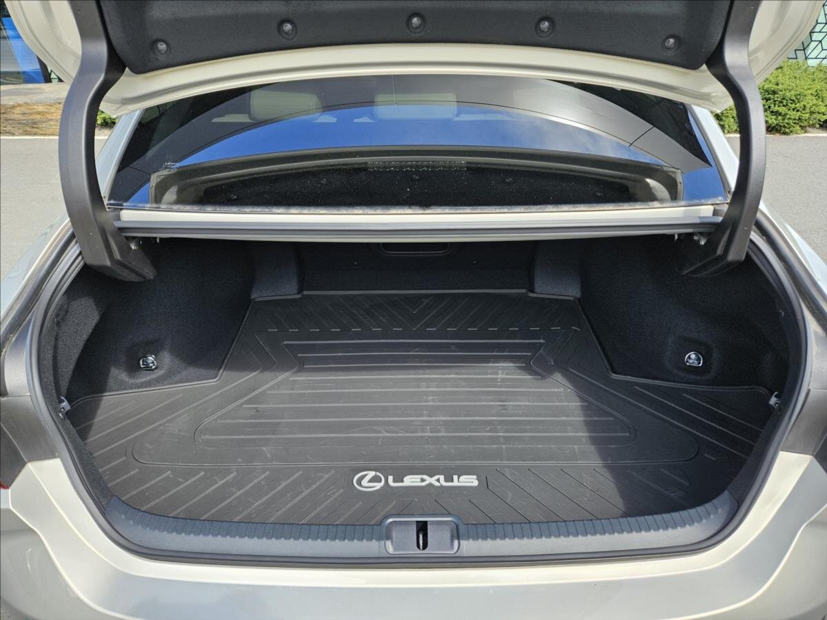 Lexus ES 300h Sedan / Limuzína 2,5 l 160 kw