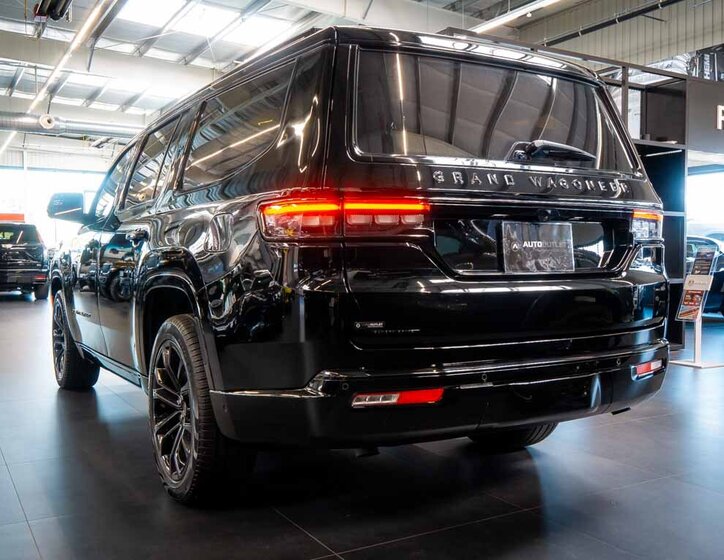 Jeep Grand Wagoneer SUV 6,4 l 351 kw