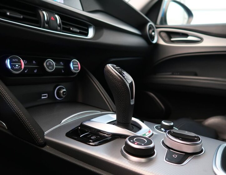 Alfa Romeo Stelvio 22