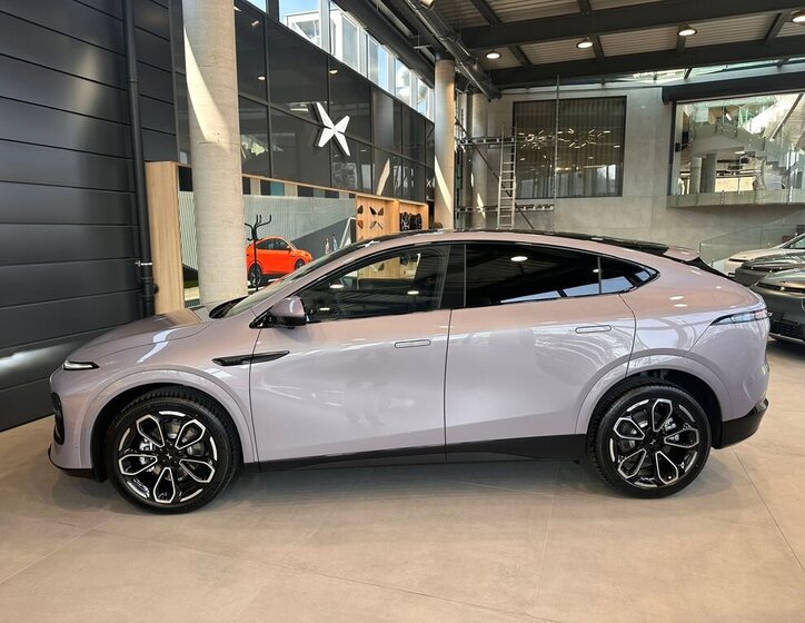 Ostatní Ostatní SUV / Terénní 0,0 358 kw