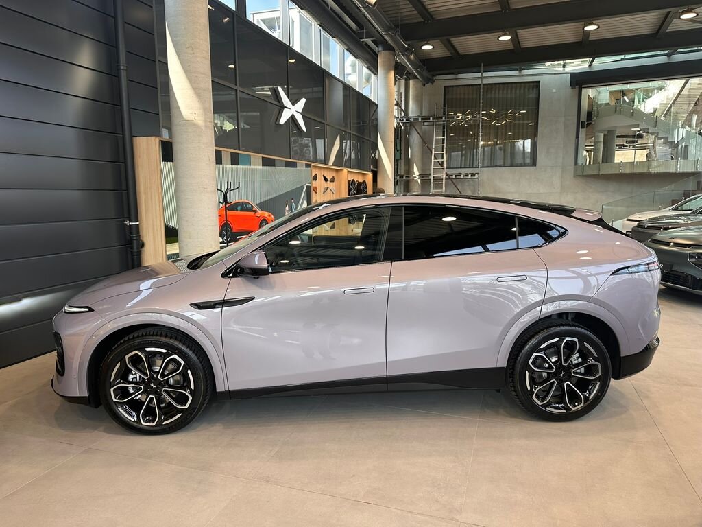 Ostatní Ostatní SUV / Terénní 0,0 358 kw