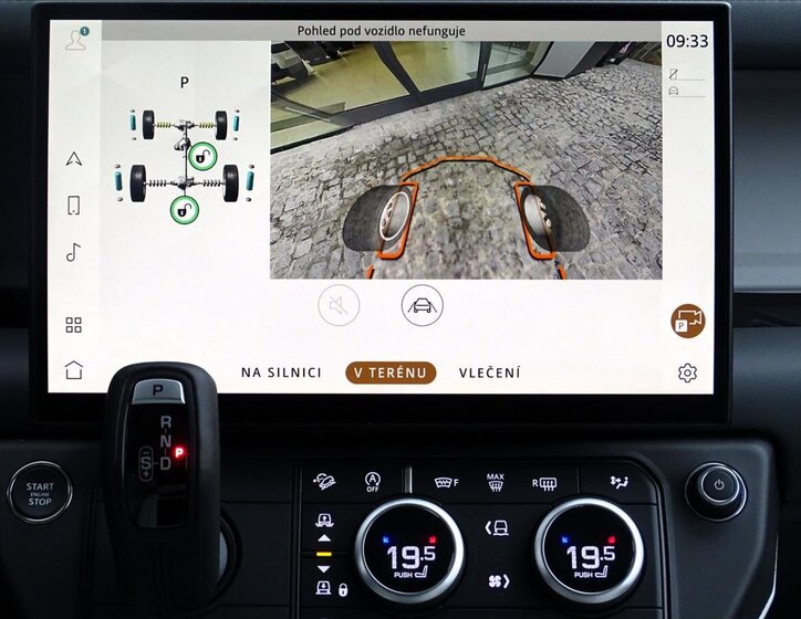 Land Rover Defender 18