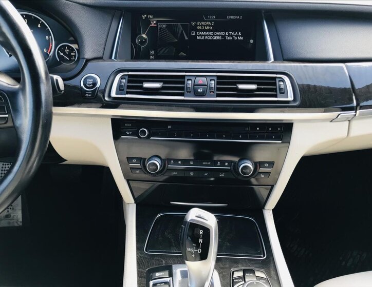 BMW Řada 7 Sedan / Limuzína 3,0 l 190 kw