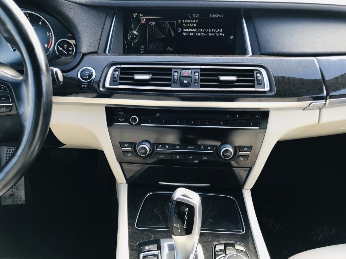 BMW Řada 7 Sedan / Limuzína 3,0 l 190 kw