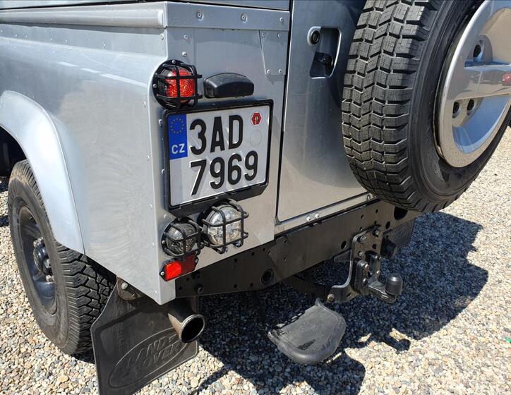 Land Rover Defender 33