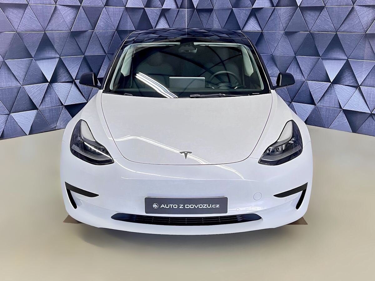 Tesla Model 3 Sedan / Limuzína 0,0 239 kw