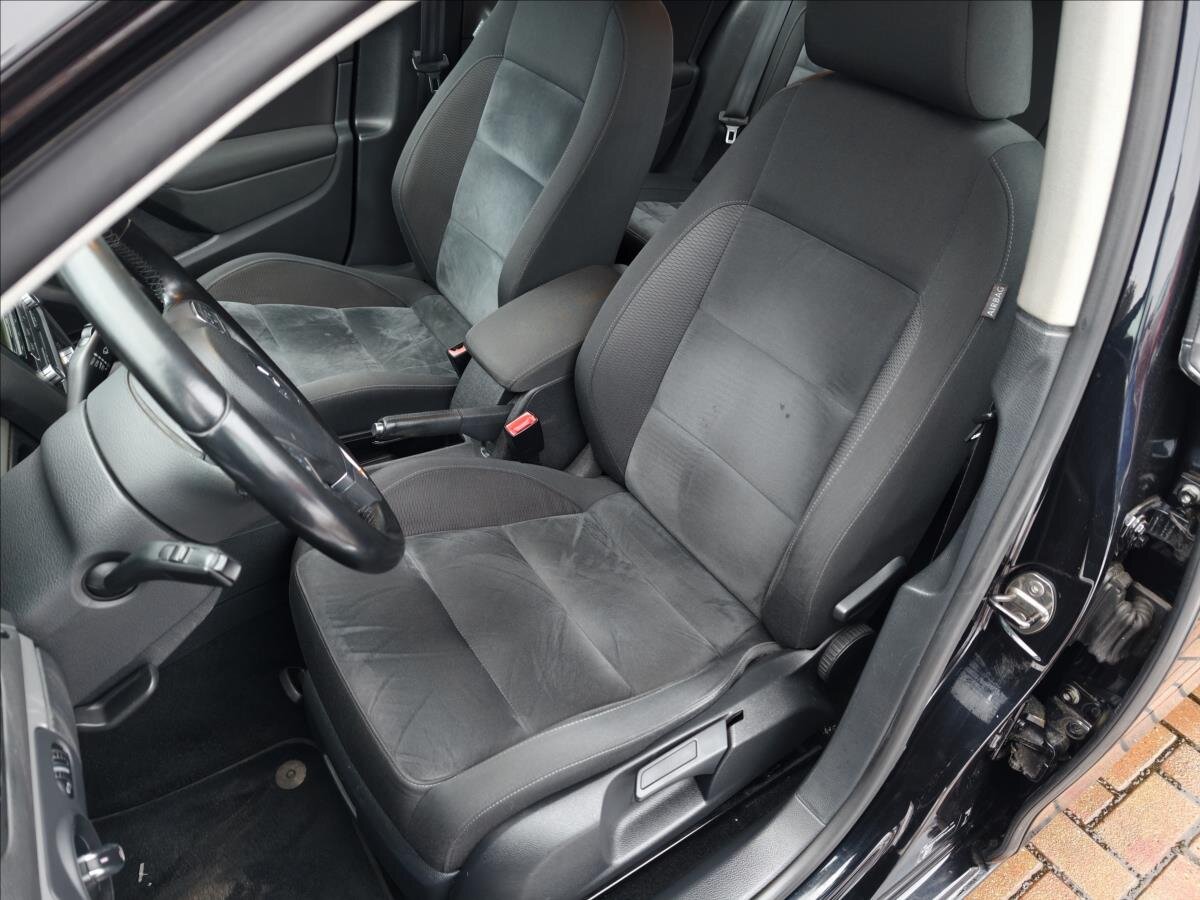 Volkswagen Golf Hatchback 1,6 l 77 kw