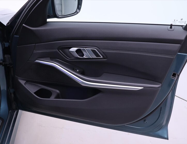 BMW Řada 3 Sedan 3,0 l 195 kw