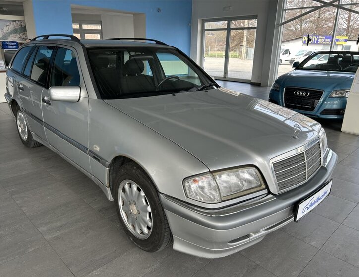 Mercedes-Benz Třídy C Kombi 2,0 l 141 kw