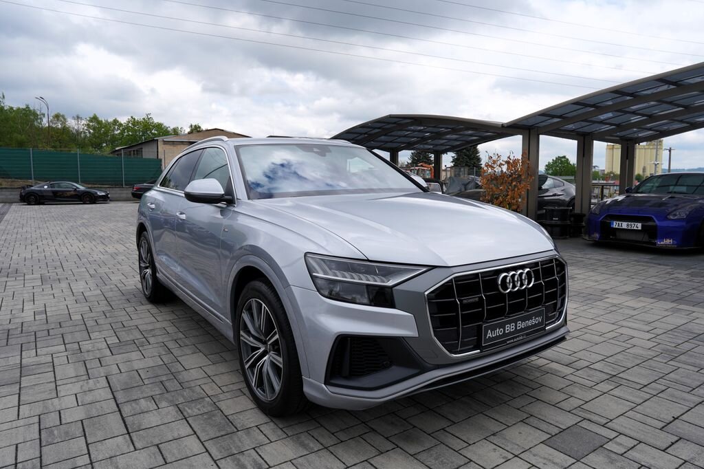 Audi Q8 SUV / Terénní 3,0 l 250 kw
