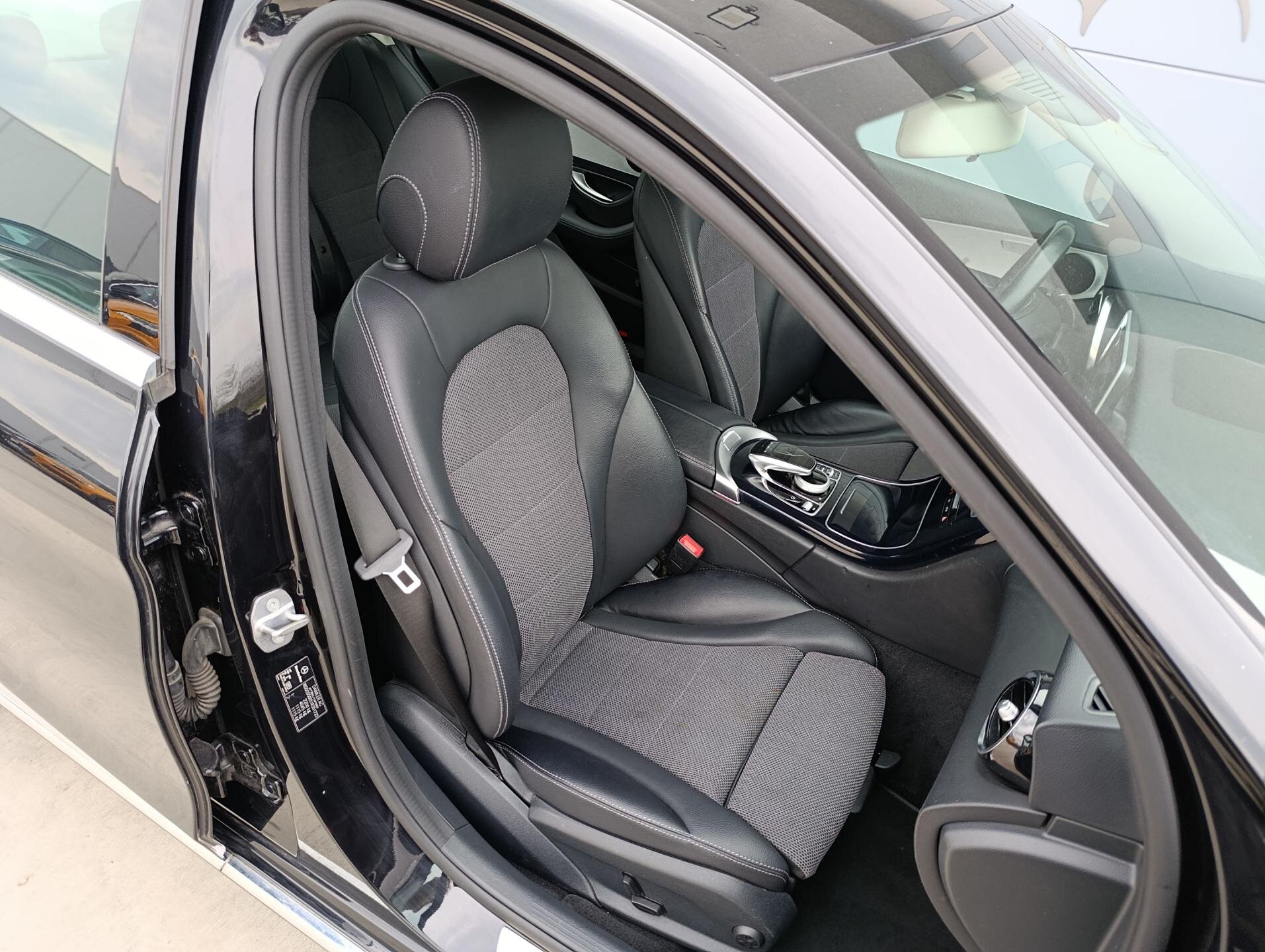 Mercedes-Benz Třídy C Sedan / Limuzína 2,1 l 125 kw