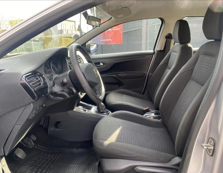 Peugeot 301 Sedan 1,2 l 53 kw