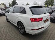 Audi Q7 8