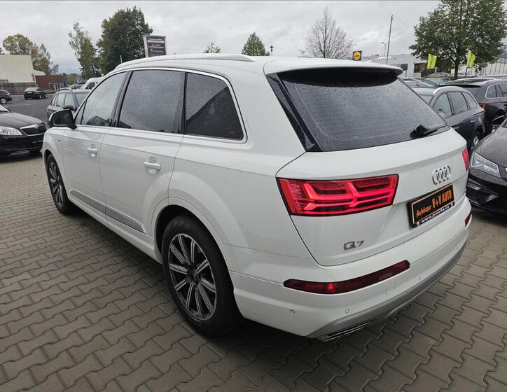 Audi Q7 8