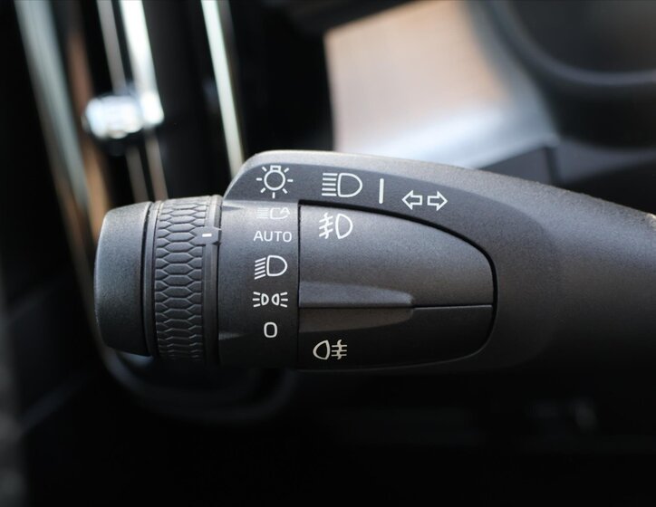 Volvo XC40 SUV / Terénní 2,0 l 140 kw