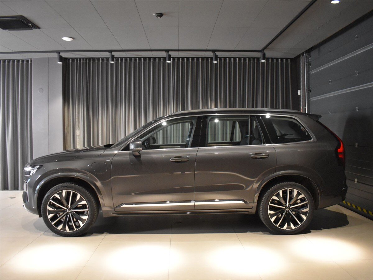 Volvo XC90 SUV / Terénní 2,0 l 228 kw