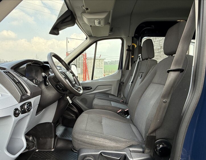 Ford Transit 9