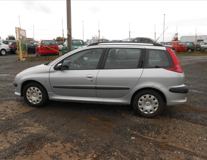 Peugeot 206 11