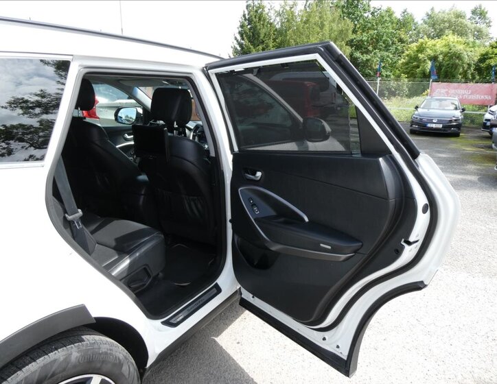 Hyundai Grand Santa Fe 30