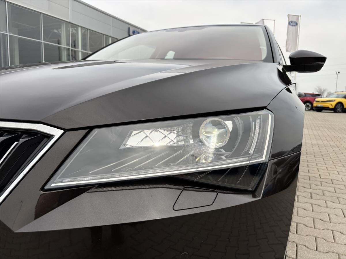 Škoda Superb Sedan / Limuzína 2,0 l 140 kw