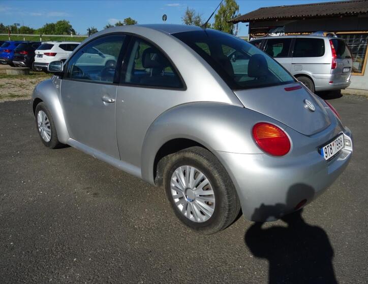 Volkswagen New Beetle 7