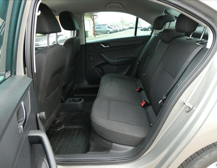 Škoda Rapid Sedan / Limuzína 1,2 l 77 kw