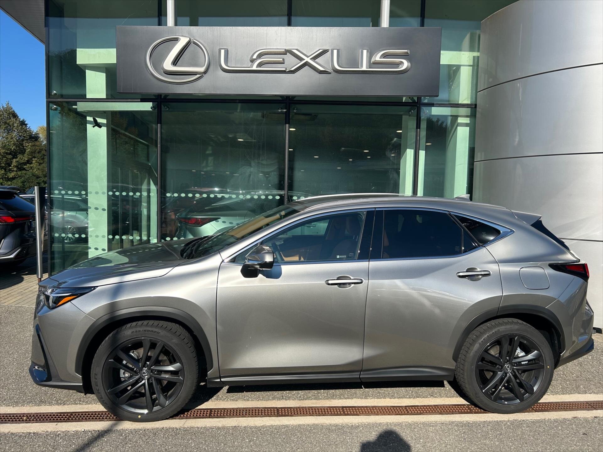 Lexus NX 350h SUV / Terénní 2,5 l 179 kw