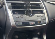 Lexus NX 300h CUV / Crossover 2,5 l 145 kw