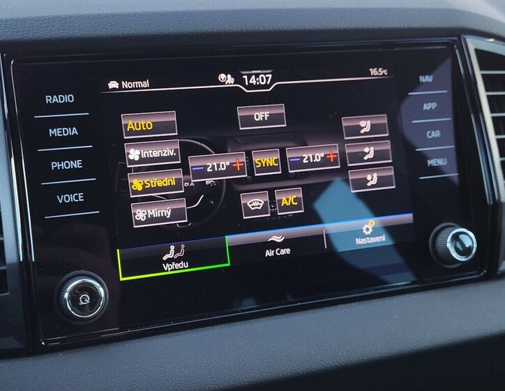 Škoda Karoq SUV / Terénní 1,5 l 110 kw