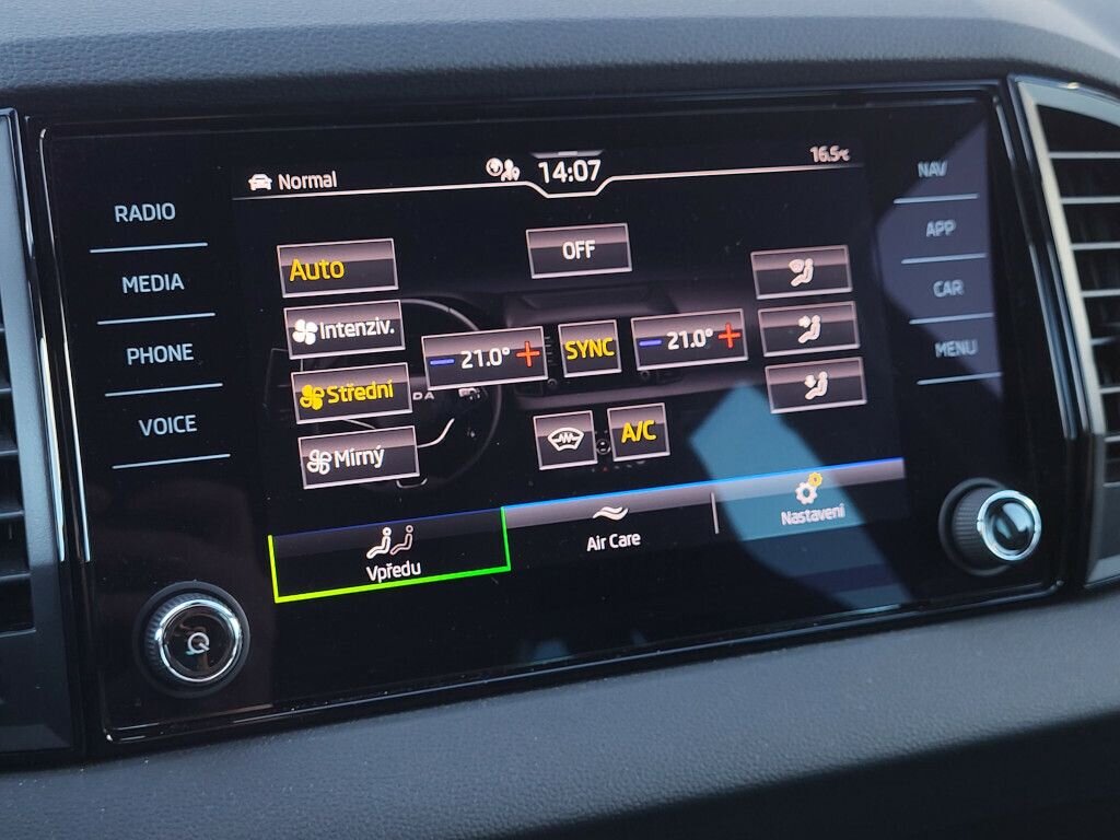 Škoda Karoq SUV / Terénní 1,5 l 110 kw