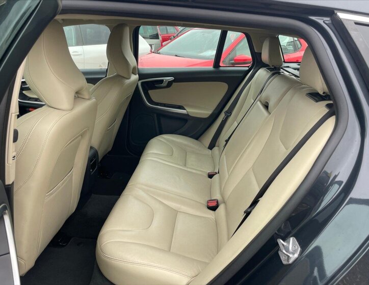 Volvo V60 Kombi 2,4 l 162 kw