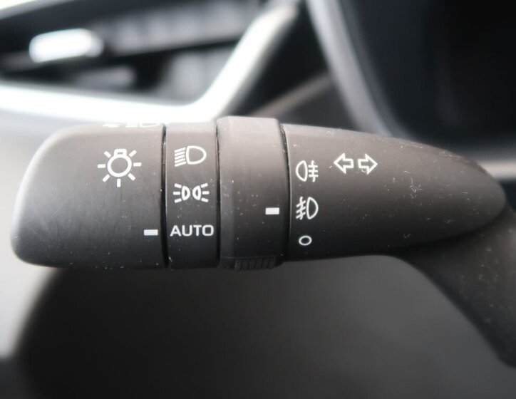 Toyota Corolla Sedan / Limuzína 1,8 l 72 kw