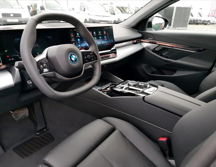 BMW i5 Sedan 0,0 290 kw