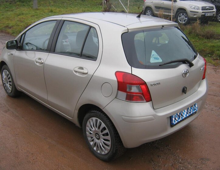 Toyota Yaris 4