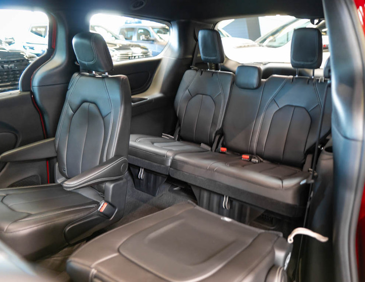 Chrysler Pacifica 32