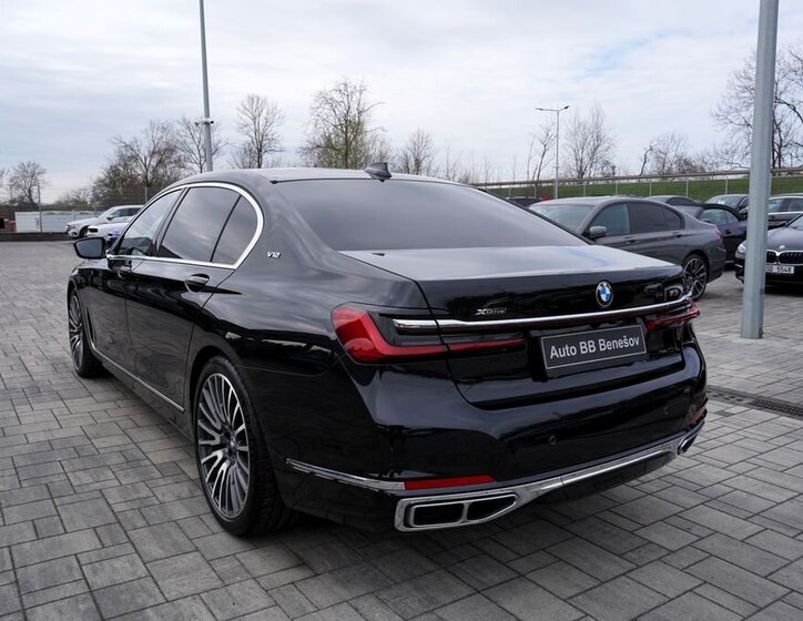 BMW Řada 7 Sedan / Limuzína 6,6 l 430 kw
