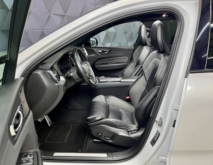 Volvo XC60 SUV / Terénní 2,0 l 288 kw