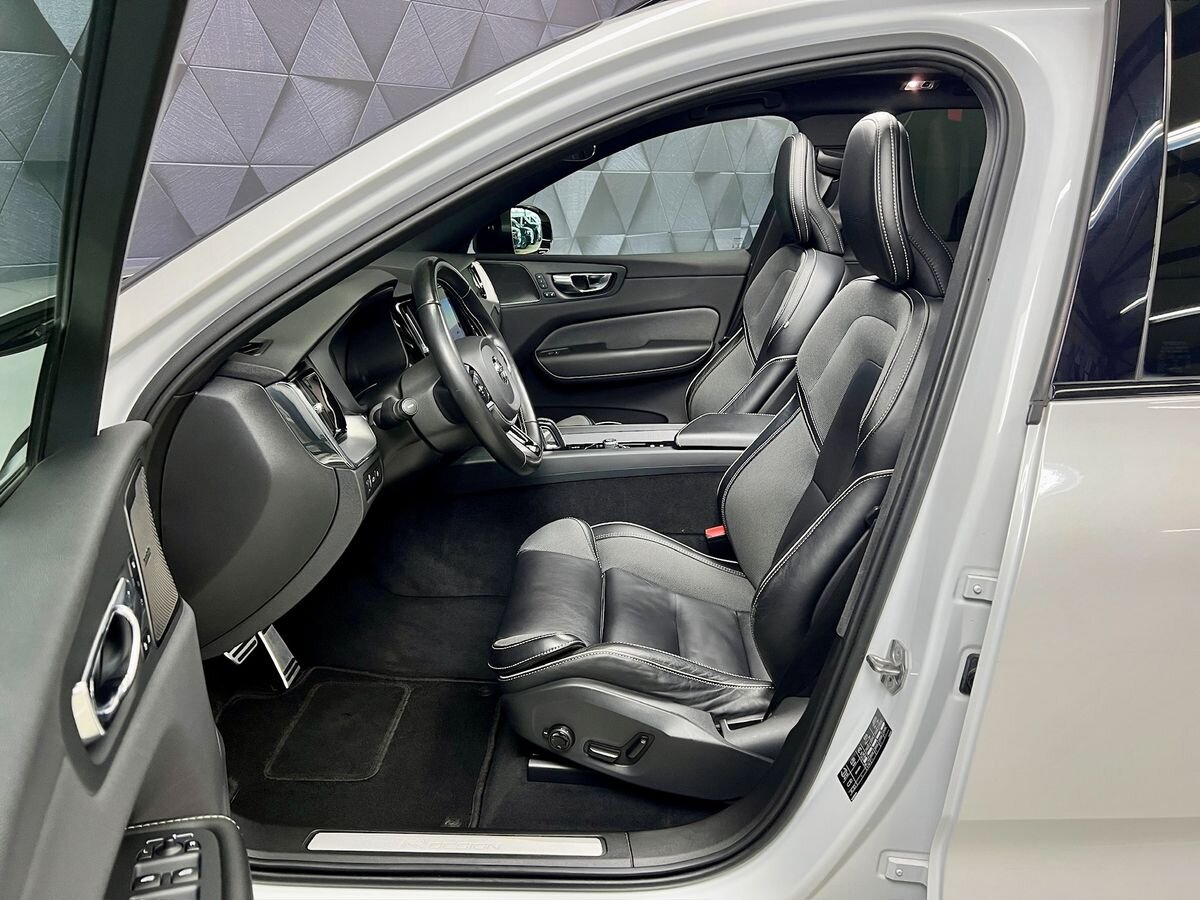 Volvo XC60 SUV / Terénní 2,0 l 288 kw