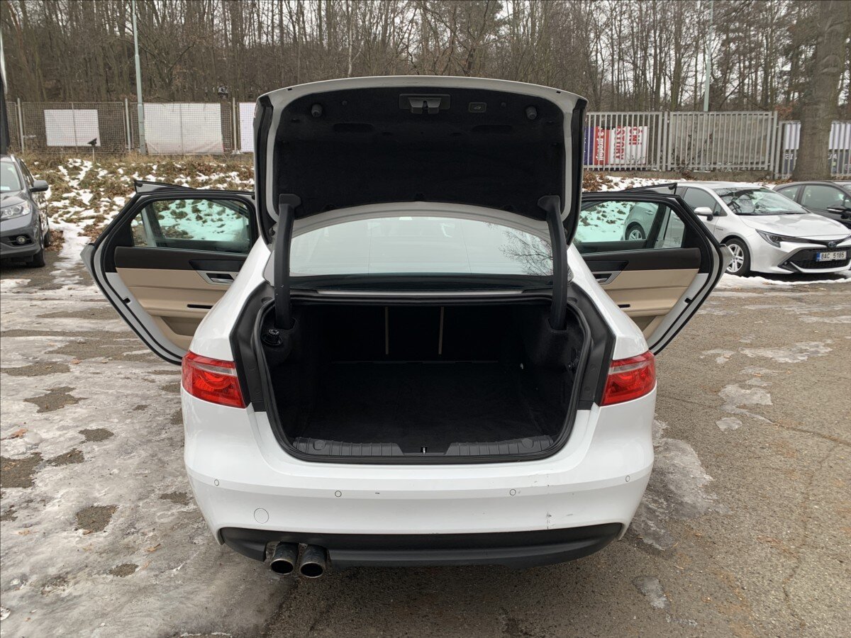 Jaguar XF Sedan 2,0 l 132 kw