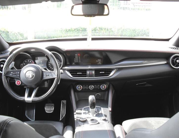 Alfa Romeo Stelvio 22